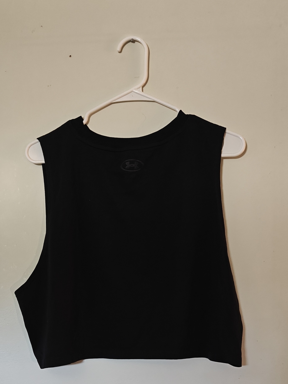 Under Armour Women's Black Sleeveless Cropped Tank Top